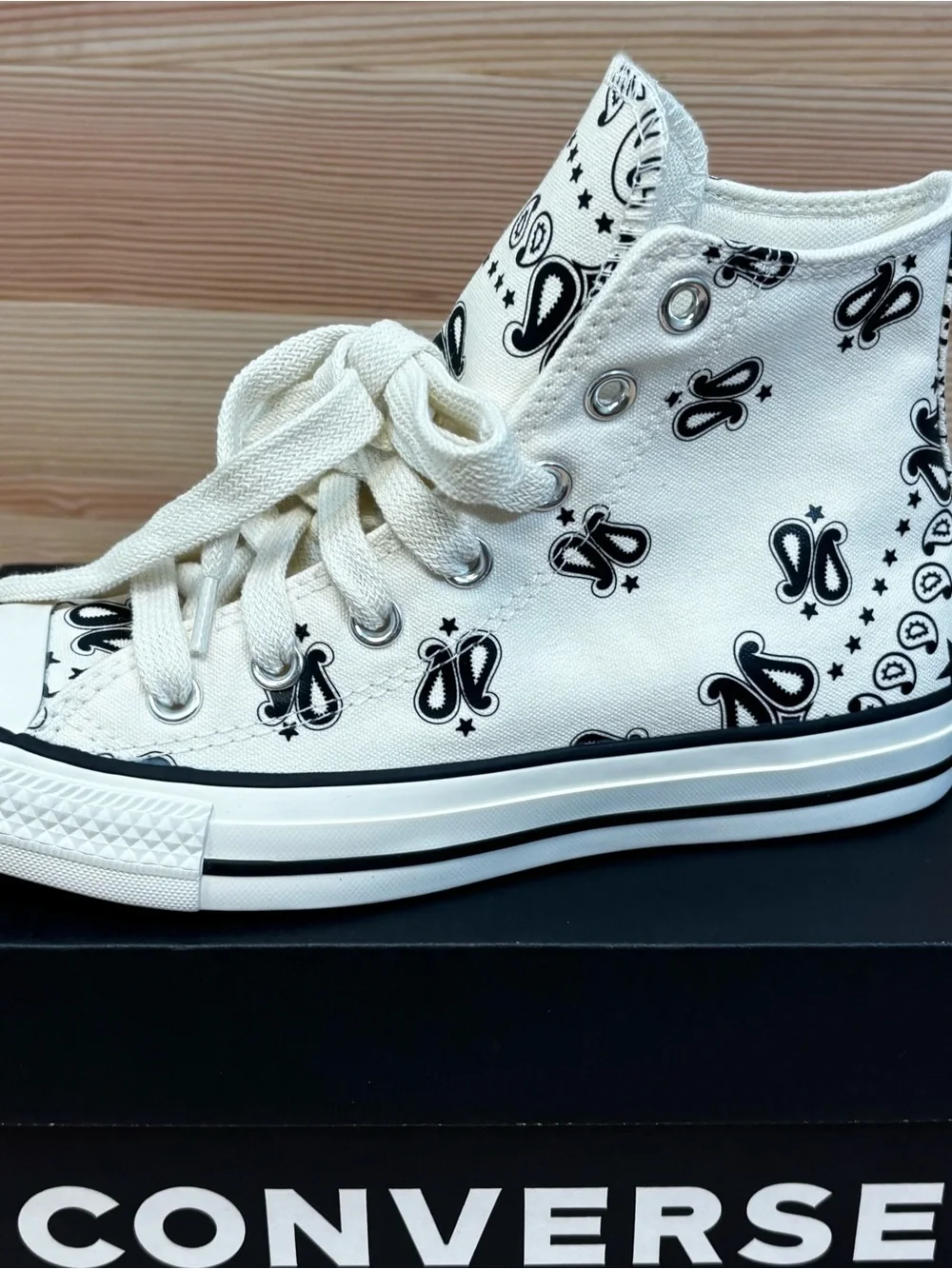 Converse Women's Sz 7 Chuck Taylor All Star Hi White Black Paisley  Sneakers